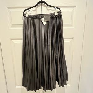 NWT Banana Republic Black Satin Pleated Midi Skirt Size S